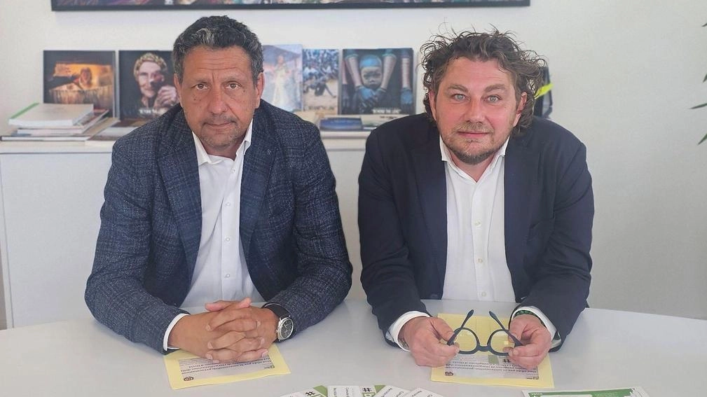 Alessandro Fabbrini, presidente di Sei Toscana, e Luca Rossi, sindaco di Castiglione d’Orcia, hanno presentato la riorganizzazione della raccolta rifiuti Alessandro Fabbrini, presidente di Sei Toscana, e Luca Rossi, sindaco di Castiglione d’Orcia, hanno presentato la riorganizzazione della raccolta rifiuti