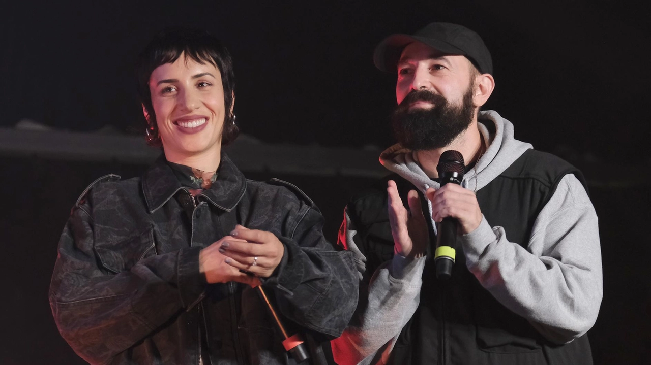 Ai Coma Cose il Premio Lunezia Elite per il. brano ’Malavita’ (foto di Pasquali) Ai Coma Cose il Premio Lunezia Elite per il. brano ’Malavita’ (foto di Pasquali)