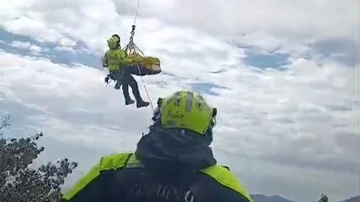 Cade sul sentiero nel parco delle Cinque Terre, soccorso con l’elicottero