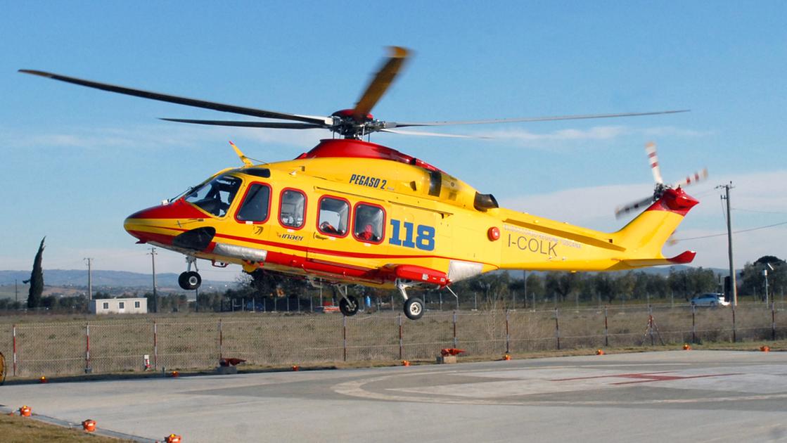 travolta davanti alla gruccia gravissima una donna con il pegaso a careggi