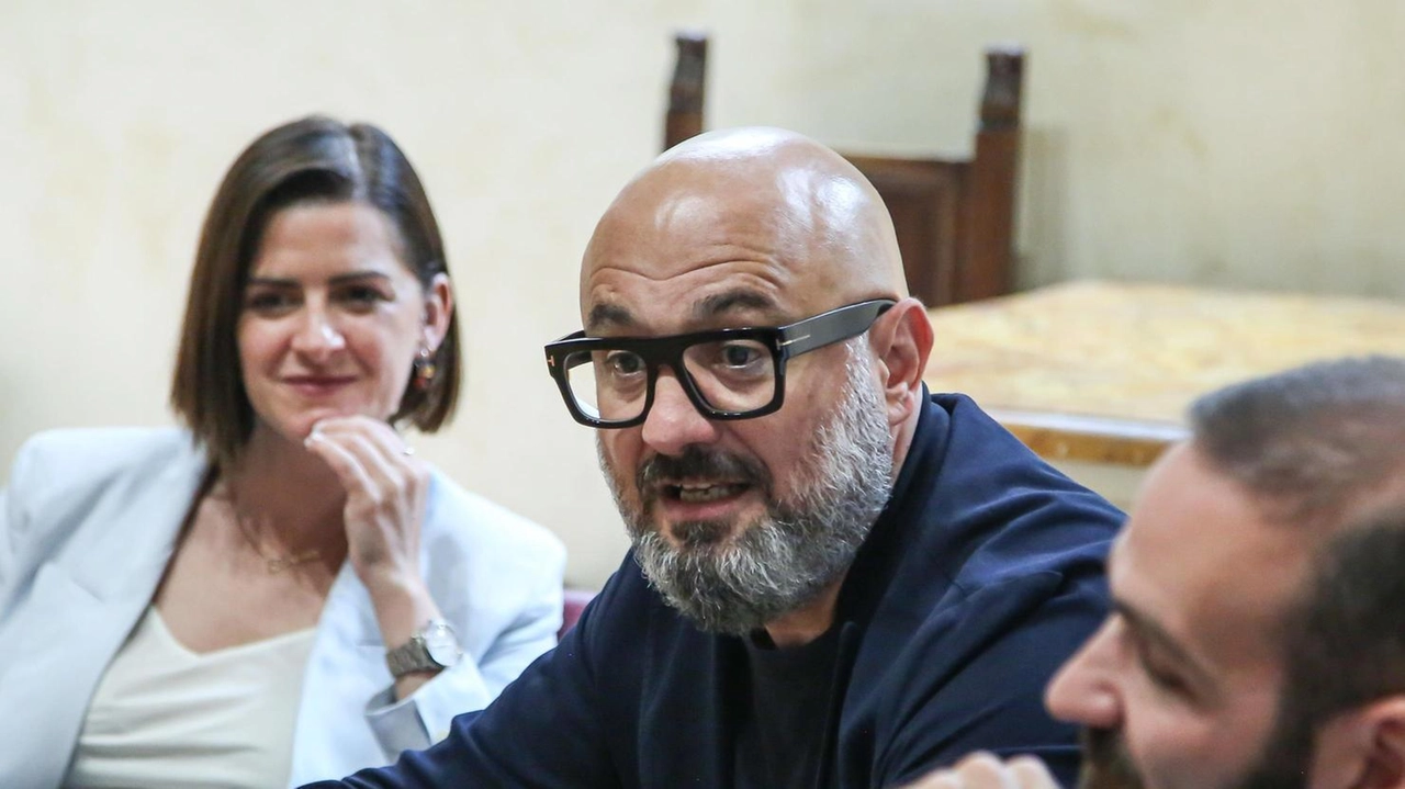 L’incontro tra la. sindaca Ferdinandi, gli assessori Vossi, Croce e Stafisso con l’amministratore unico di Minimetrò spa Andrea Mazzoni L’incontro tra la. sindaca Ferdinandi, gli assessori Vossi, Croce e Stafisso con l’amministratore unico di Minimetrò spa Andrea Mazzoni