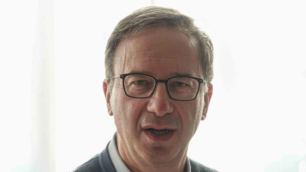 Il Manifesto chiede un passo indietro da parte del direttore generale "Ha consentito che l’avanzo di gestione venisse destinato altrove". Ma l’azienda replica: "Il contributo è arrivato ad esercizio chiuso". Il Manifesto chiede un passo indietro da parte del direttore generale "Ha consentito che l’avanzo di gestione venisse destinato altrove". Ma l’azienda replica: "Il contributo è arrivato ad esercizio chiuso".