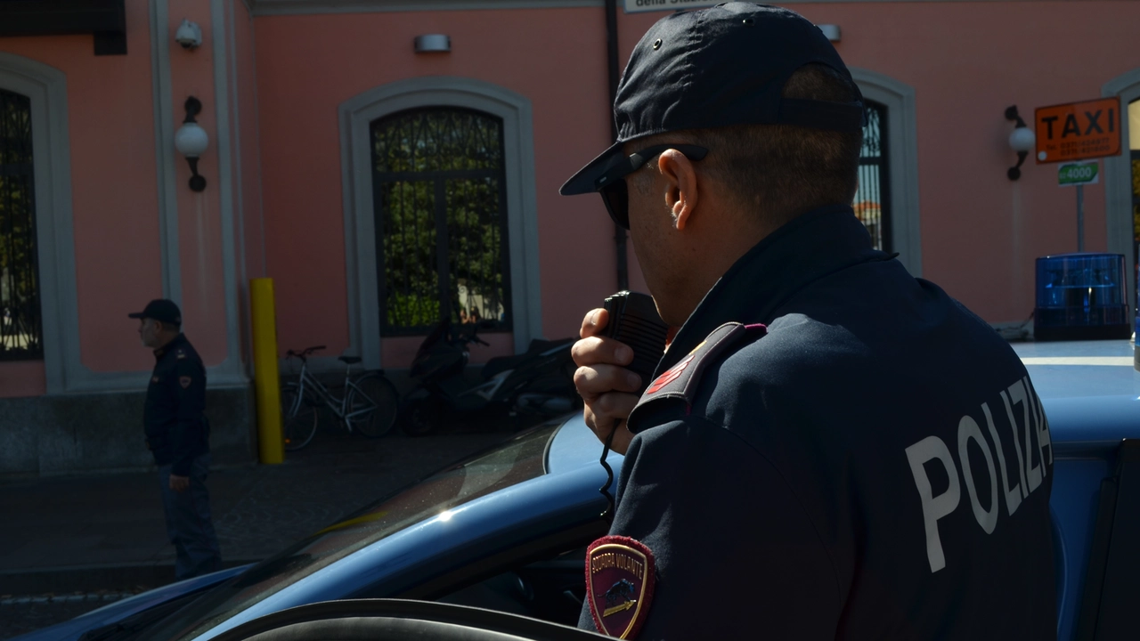 Gira con una pistola giocattolo e spara un colpo, 16enne denunciato