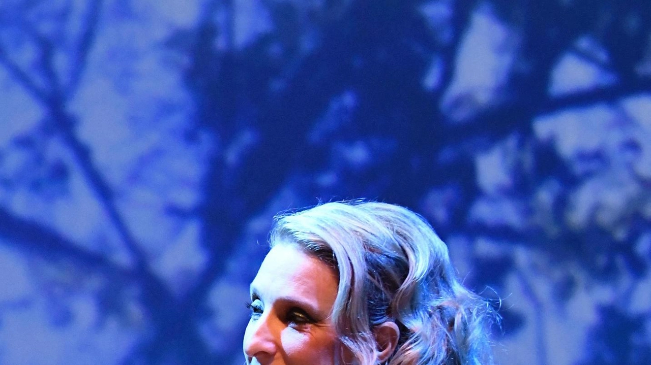 L’opera del soprano di Pieve di Compito sta riscuotendo interesse e questa mattina viene messa in scena in forma di performance all’auditorium di San Romano per gli studenti delle superiori . L’opera del soprano di Pieve di Compito sta riscuotendo interesse e questa mattina viene messa in scena in forma di performance all’auditorium di San Romano per gli studenti delle superiori .