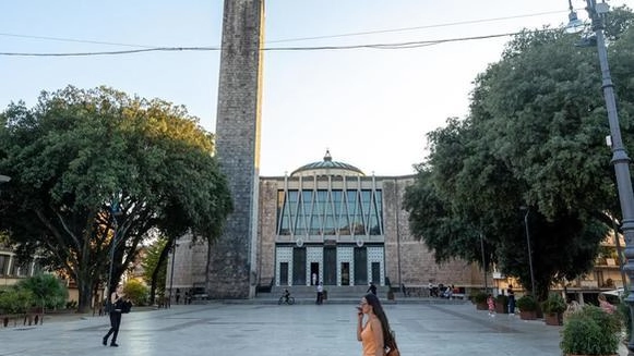 Il parroco: «Acquistati contro il gran caldo. Chiederò un incontro con il prefetto e valuteremo se raccogliere le firme per un esposto» Il parroco: «Acquistati contro il gran caldo. Chiederò un incontro con il prefetto e valuteremo se raccogliere le firme per un esposto»