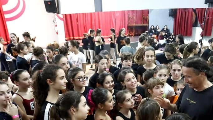 Iscrizioni per le lezioni alla Maison della Danza. Il ballerino e coreografo ha lavorato con i big. .