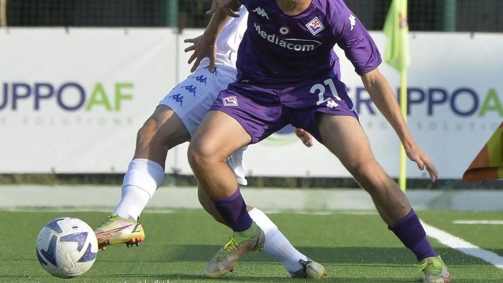 Niccolò Falconi, 21 anni, con la maglia della Fiorentina