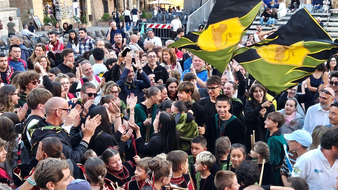 Alcuni momenti del Bravìo delle Botti che ha visto una grandissima partecipazione della comunità di Montepulciano