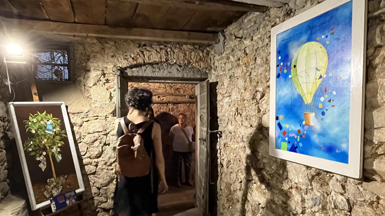 Oggi il vernissage della rassegna diffusa nello storico borgo con i funambolici ‘Fuochi Fatui’ . Oggi il vernissage della rassegna diffusa nello storico borgo con i funambolici ‘Fuochi Fatui’ .