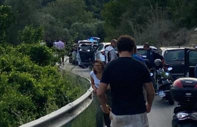 paura all8217elba si accascia mentre guida con il figlio accanto rianimato sulla strada