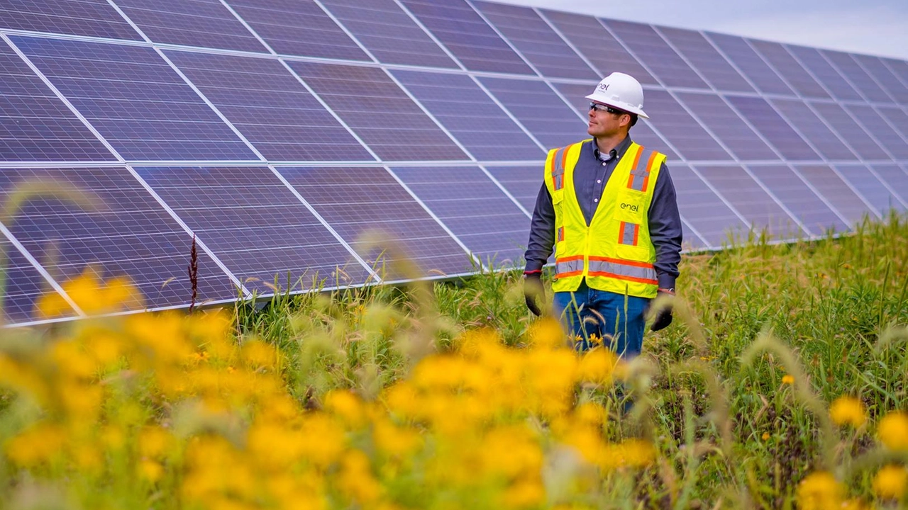 Un parco fotovoltaico come quello che sembrava dovesse sorgere in via dei Ghivizzani a Piano di Mommio Un parco fotovoltaico come quello che sembrava dovesse sorgere in via dei Ghivizzani a Piano di Mommio