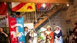 A Piancastagnaio inizia il Palio delle contrade con la notte delle bandiere, culminando domenica 18 agosto con la Carriera in onore della Madonna di San Pietro. Momenti di festa e tradizione per i contradaioli. A Piancastagnaio inizia il Palio delle contrade con la notte delle bandiere, culminando domenica 18 agosto con la Carriera in onore della Madonna di San Pietro. Momenti di festa e tradizione per i contradaioli.