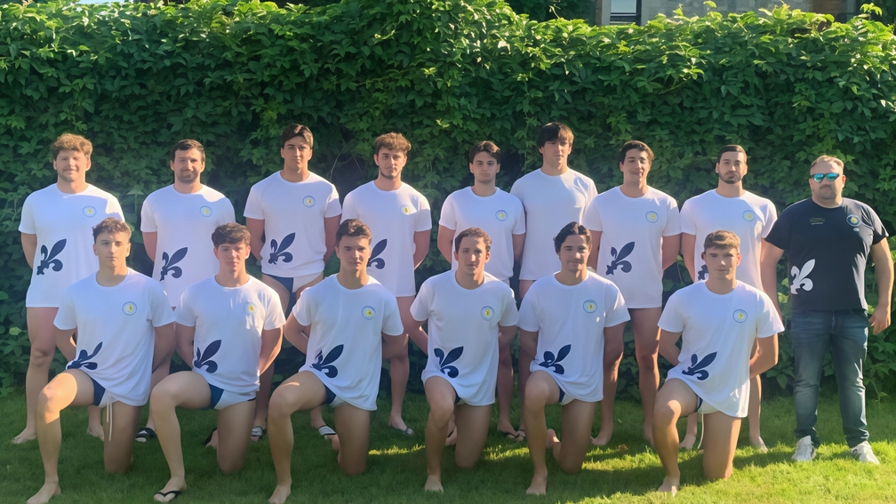 L’Azzurra 2024/25 insieme al tecnico Daniele Santini L’Azzurra 2024/25 insieme al tecnico Daniele Santini