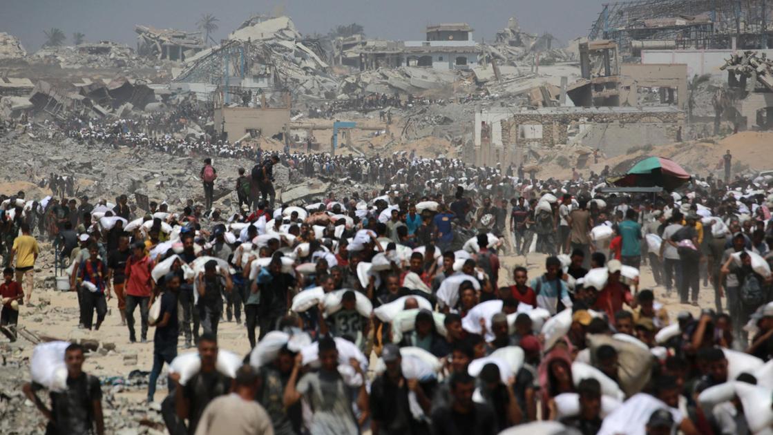 Campane e clacson, Firenze fa rumore per Gaza Campane e clacson, Firenze fa rumore per Gaza