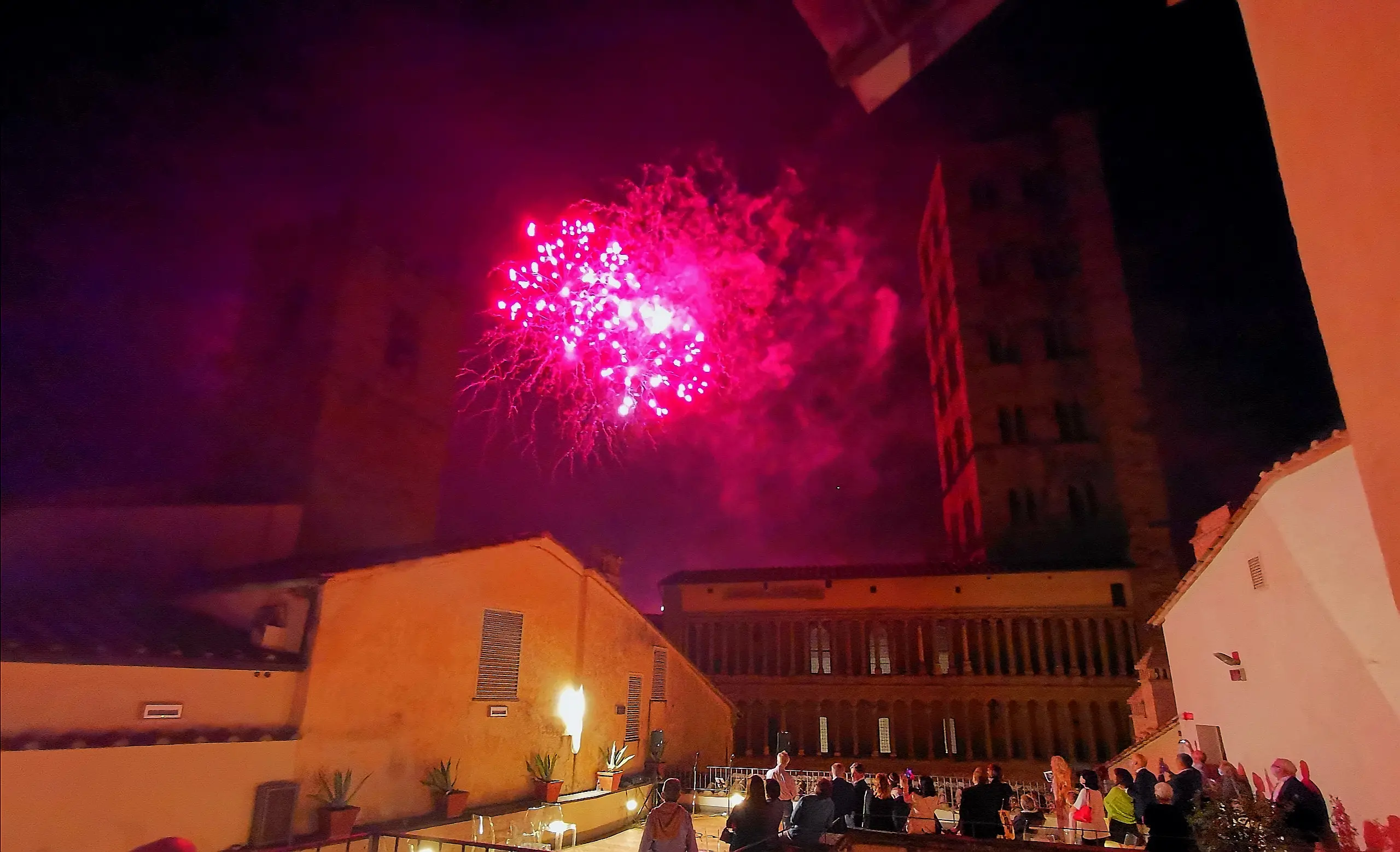 Fuochi di San Donato, in centinaia al Prato per lo spettacolo