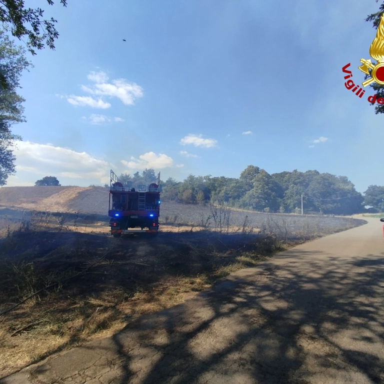 L'intervento dei vigili del fuoco per l'incendio a Orvieto