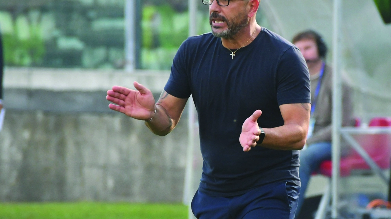 Antonio Calabro, 50 anni, allenatore della Carrarese da gennaio 2024 Antonio Calabro, 50 anni, allenatore della Carrarese da gennaio 2024