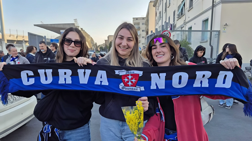 Le tifose nerazzurre che ieri hanno seguito l’abbraccio della città alla squadra in vista di Spezia Le tifose nerazzurre che ieri hanno seguito l’abbraccio della città alla squadra in vista di Spezia
