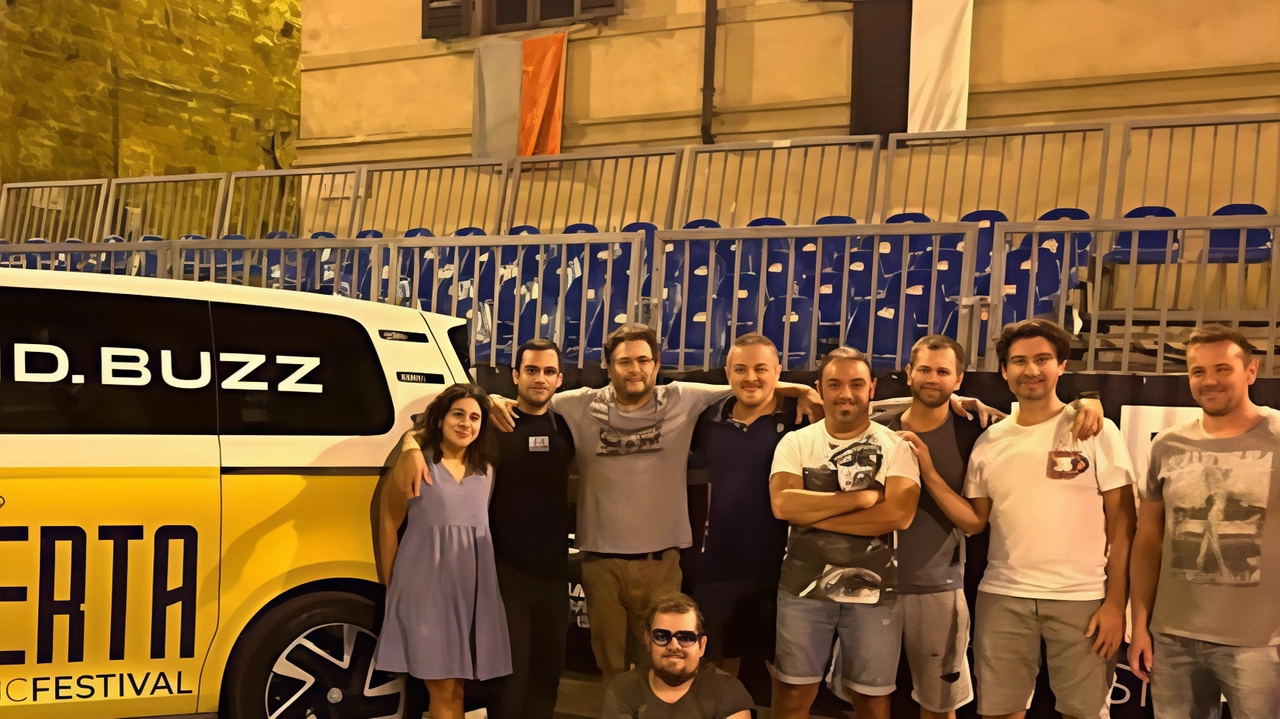 La Sestosenso Band, presenza fondamentale sul palco di Canzonissima, appuntamento che vuole anche sostenere con una raccolta fondi le cure per il biturgense Marco Pancrazi La Sestosenso Band, presenza fondamentale sul palco di Canzonissima, appuntamento che vuole anche sostenere con una raccolta fondi le cure per il biturgense Marco Pancrazi