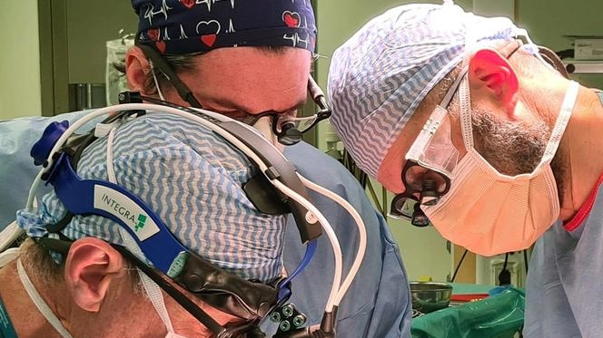 A Pisa il primo prelievo di cuore da donatore a cuore fermo in Toscana è stato un successo, con il trapianto che ha coinvolto anche fegato e reni. Grazie alla collaborazione tra professionisti toscani e veneti, l'operazione è stata resa possibile, aprendo nuove prospettive per i trapianti cardiaci in Italia. A Pisa il primo prelievo di cuore da donatore a cuore fermo in Toscana è stato un successo, con il trapianto che ha coinvolto anche fegato e reni. Grazie alla collaborazione tra professionisti toscani e veneti, l'operazione è stata resa possibile, aprendo nuove prospettive per i trapianti cardiaci in Italia.