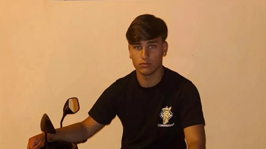 Luigi Petrella, morto a soli 16 anni travolto da un'auto pirata Luigi Petrella, morto a soli 16 anni travolto da un'auto pirata
