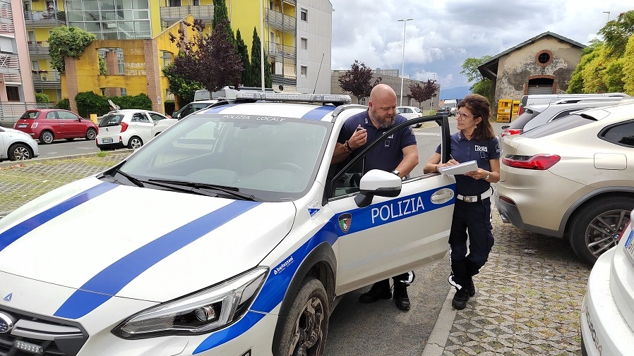 Una pattuglia della polizia locale di Santo Stefano Magra Una pattuglia della polizia locale di Santo Stefano Magra