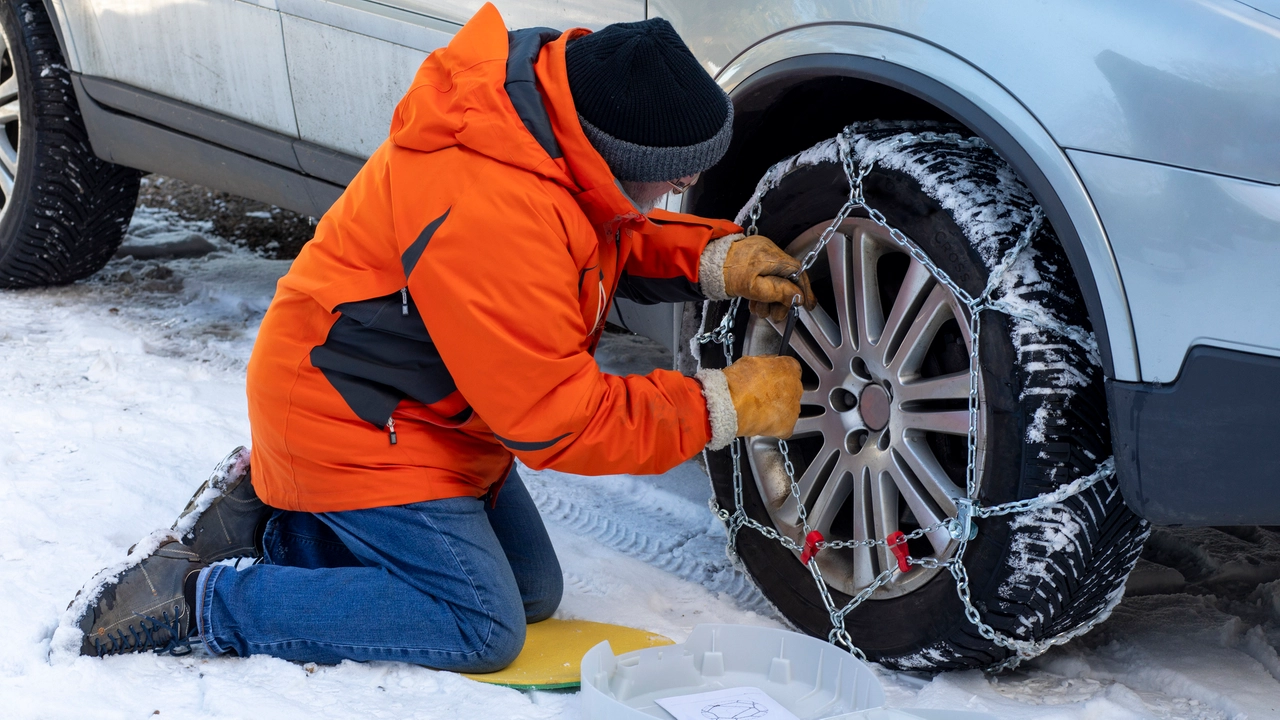 Dal 15 novembre fino al 15 aprile scatta l'obbligo di avere le gomme invernali o le catene a bordo