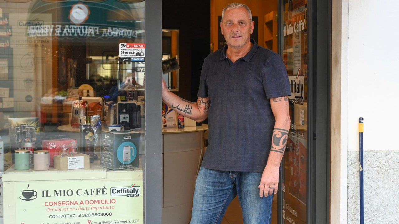 Alfredo Cardella, del negozio “Il Mio Caffè“ (Foto Alcide) Alfredo Cardella, del negozio “Il Mio Caffè“ (Foto Alcide)