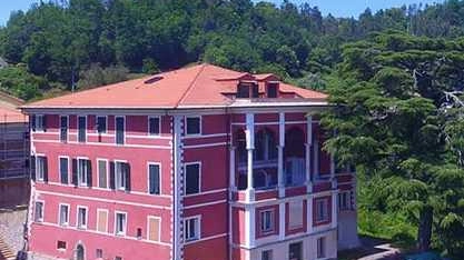 Lo storico Palazzo Costa domina la piana di Beverino (foto di repertorio) Lo storico Palazzo Costa domina la piana di Beverino (foto di repertorio)