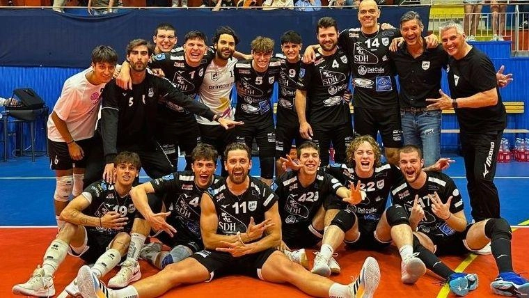 Upc Sdh vince a Cecina e si qualifica per i playoff di Serie B. Sfida decisiva contro Santa Croce per il primato del girone. Upc Sdh vince a Cecina e si qualifica per i playoff di Serie B. Sfida decisiva contro Santa Croce per il primato del girone.