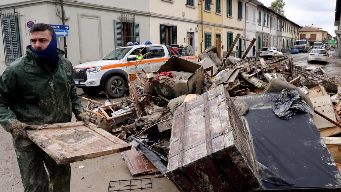 Alluvionati, la protesta continua: "Vogliamo essere ascoltati" Alluvionati, la protesta continua: "Vogliamo essere ascoltati"