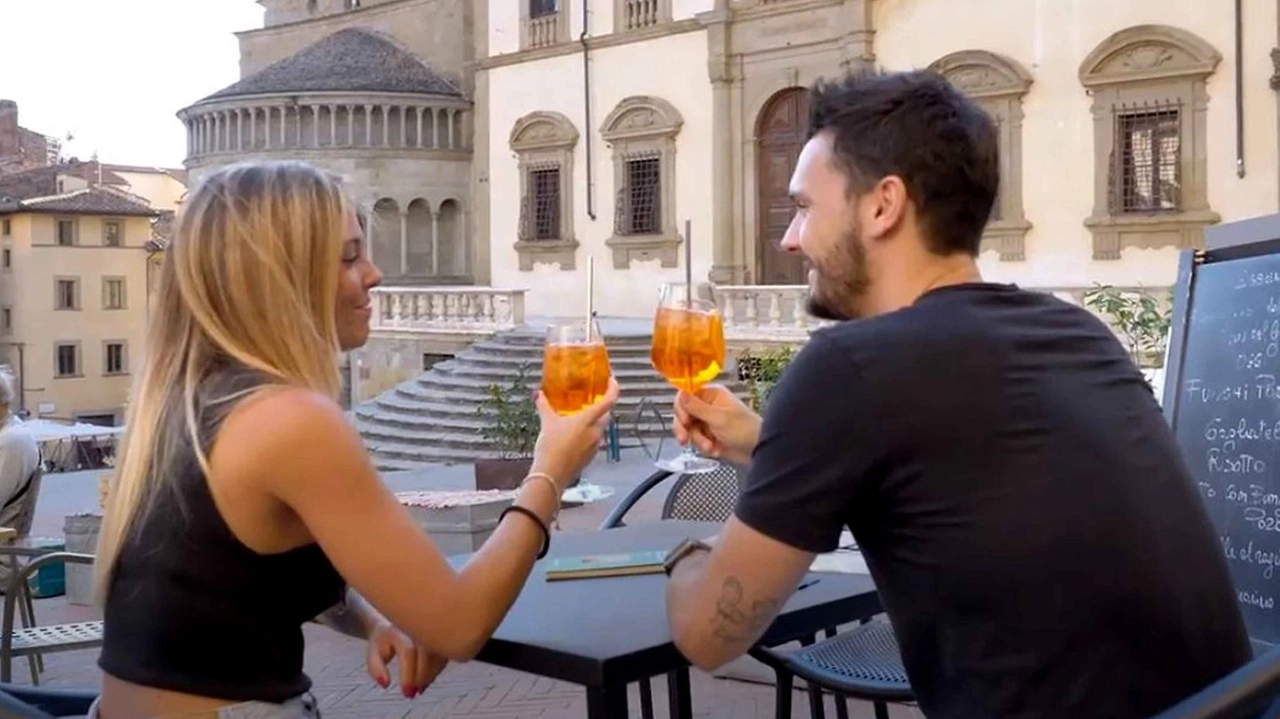 Piazza Grande, mettere a punto un "decalogo" sul decoro del salotto buono della città: posto un freno al fenomeno dei "buttadentro" e ai cartelli pubblicitari davanti ai locali Piazza Grande, mettere a punto un "decalogo" sul decoro del salotto buono della città: posto un freno al fenomeno dei "buttadentro" e ai cartelli pubblicitari davanti ai locali