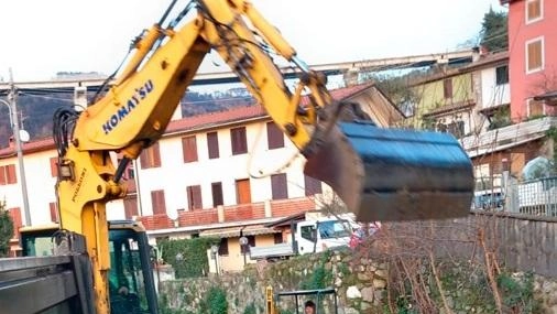 Nuovi cantieri del Consorzio del Bientina. Si tratta di opere di scavo o sistemazione dei cedimenti spondali localizzati, nell’ottica del... Nuovi cantieri del Consorzio del Bientina. Si tratta di opere di scavo o sistemazione dei cedimenti spondali localizzati, nell’ottica del...