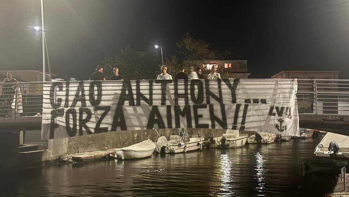 ‘Ciao Anthony, forza Aimen!’, l’abbraccio dei ragazzi del Varignano. Stretti nel dolore e nella speranza ‘Ciao Anthony, forza Aimen!’, l’abbraccio dei ragazzi del Varignano. Stretti nel dolore e nella speranza