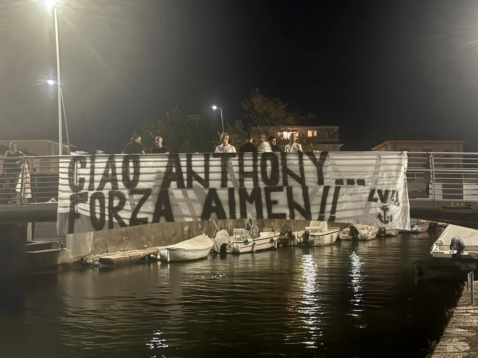 ‘Ciao Anthony, forza Aimen!’, l’abbraccio dei ragazzi del Varignano. Stretti nel dolore e nella speranza