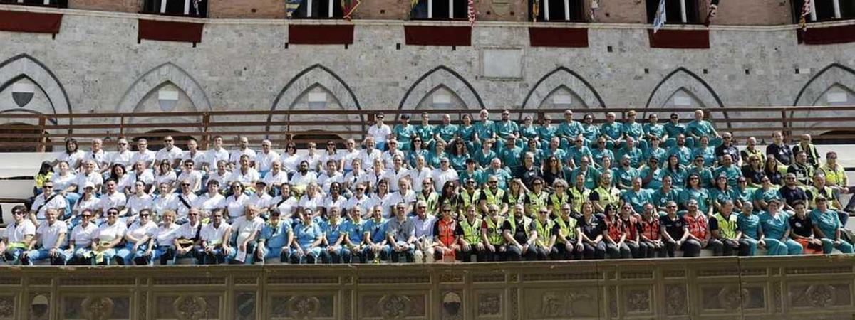 https://www.lanazione.it/image-service/view/acePublic/alias/contentid/NWJmNTI5ZmEtZjlhYS00/0/servizio-sanitario-in-piazza-del-campo-ben-113-interventi-fra-luglio-e-agosto.jpeg?f=1.91:1&w=1200