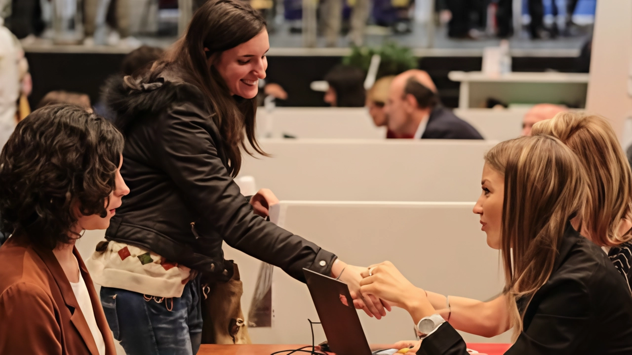 La terza edizione della fiera toscana del lavoro offre quasi 800 opportunità di impiego, con la partecipazione di 100 aziende e la possibilità di inviare il curriculum tramite il sito ufficiale. Evento organizzato dalla Regione Toscana e da Arti, con spazi per colloqui, consulenza e seminari.