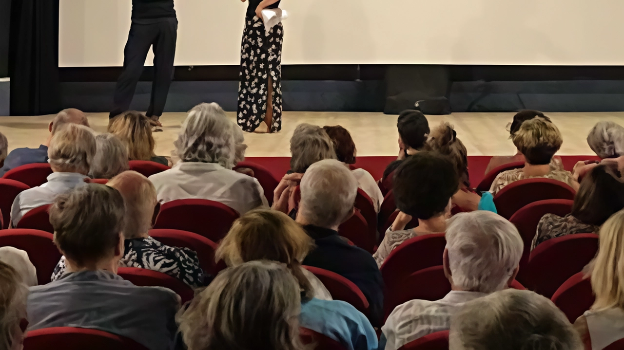 1Quattro film per un weekend. Al Nuovo cinema Tirreno non si lascia, ma si quadruplica. Nella sala polifunzionale di Borgo... 1Quattro film per un weekend. Al Nuovo cinema Tirreno non si lascia, ma si quadruplica. Nella sala polifunzionale di Borgo...