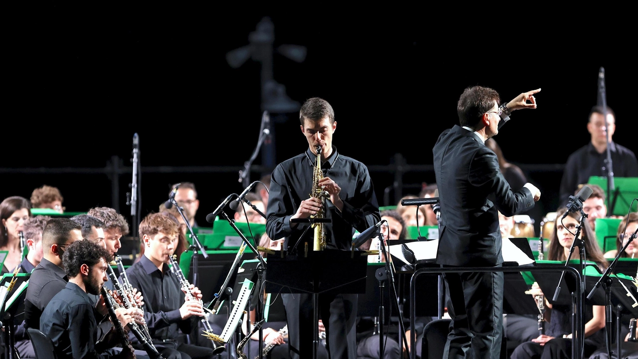 Domenica sera 120 musicisti si esibiranno sul palco sotto la direzione del maestro Antonio Barbagallo Domenica sera 120 musicisti si esibiranno sul palco sotto la direzione del maestro Antonio Barbagallo