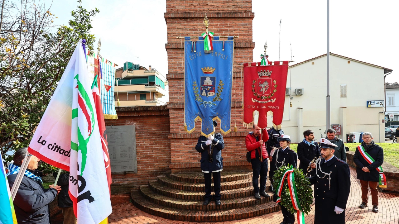 Il monumento ai caduti dell’ex vetreria Taddei di Empoli Il monumento ai caduti dell’ex vetreria Taddei di Empoli