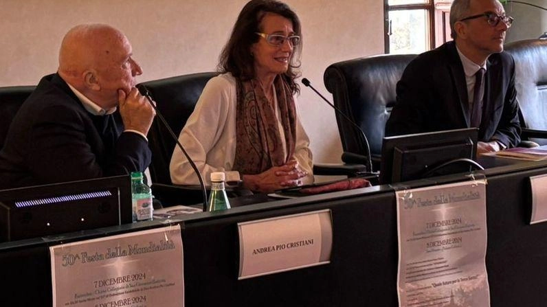 Don Cristiani e Letizia Moizzi e Giampaolo Grassi alla presentazione del libro Don Cristiani e Letizia Moizzi e Giampaolo Grassi alla presentazione del libro