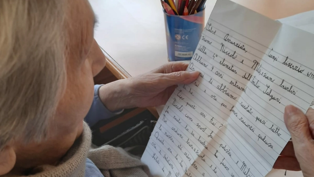 Firenze, 600 lettere di Natale tra bambini delle scuole e anziani delle Rsa Firenze, 600 lettere di Natale tra bambini delle scuole e anziani delle Rsa