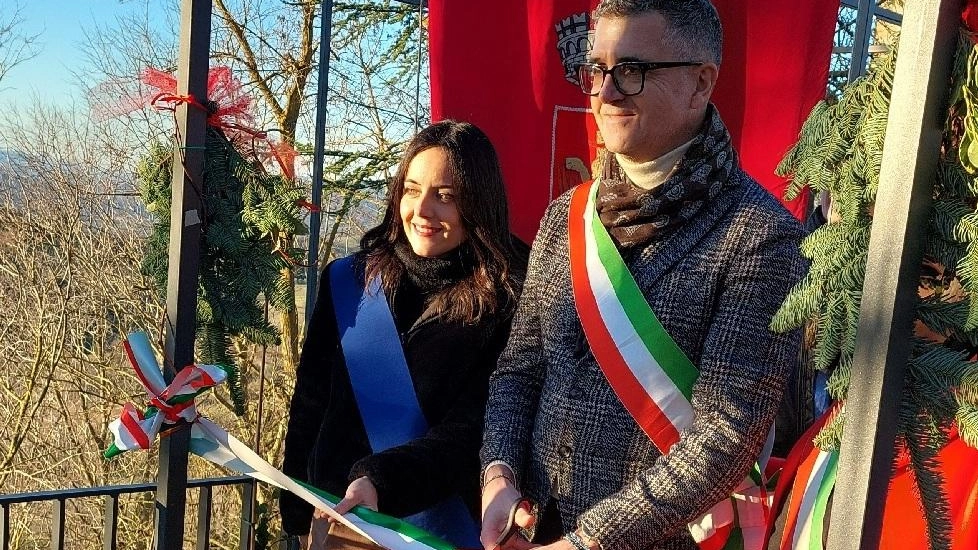 Francesco Guarguaglini, sindaco di Radicondoli, al momento del taglio del nastro del rinnovato Centro Ricreativo Polifunzionale di Belforte Francesco Guarguaglini, sindaco di Radicondoli, al momento del taglio del nastro del rinnovato Centro Ricreativo Polifunzionale di Belforte