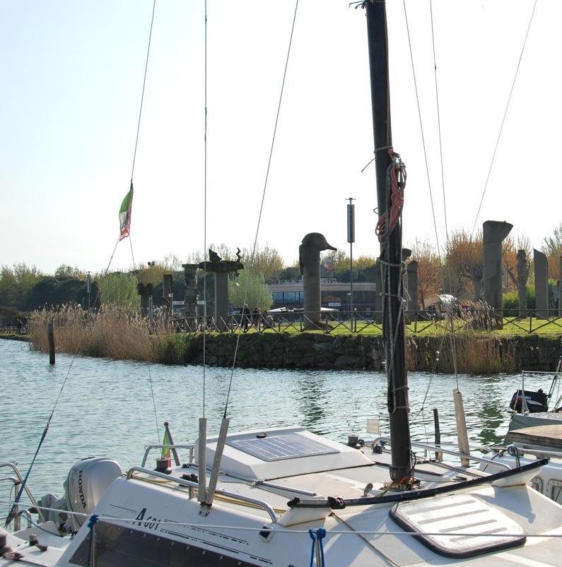 https://www.lanazione.it/image-service/view/acePublic/alias/contentid/NWM5ZGI5ZWQtMzBkMy00/0/darsena-e-pontile-a-tuoro-investimenti-e-nuovo-look-tra-sostenibilita-e-sviluppo.jpeg