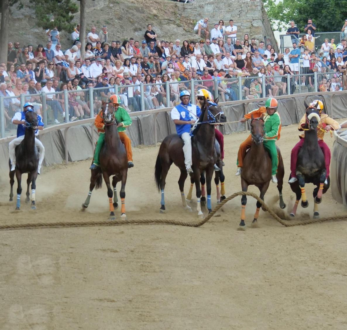 Il Palio dei Rioni a tutta adrenalina. Sogno Cassero, Porta Romana da triplete Il Palio dei Rioni a tutta adrenalina. Sogno Cassero, Porta Romana da triplete