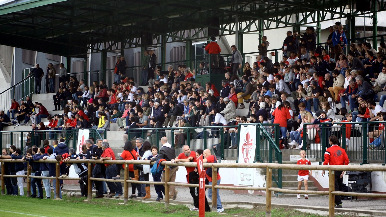 L’attuale tribuna dello stadio da rugby di viale Paoli. Sarà portata a 4mila posti L’attuale tribuna dello stadio da rugby di viale Paoli. Sarà portata a 4mila posti