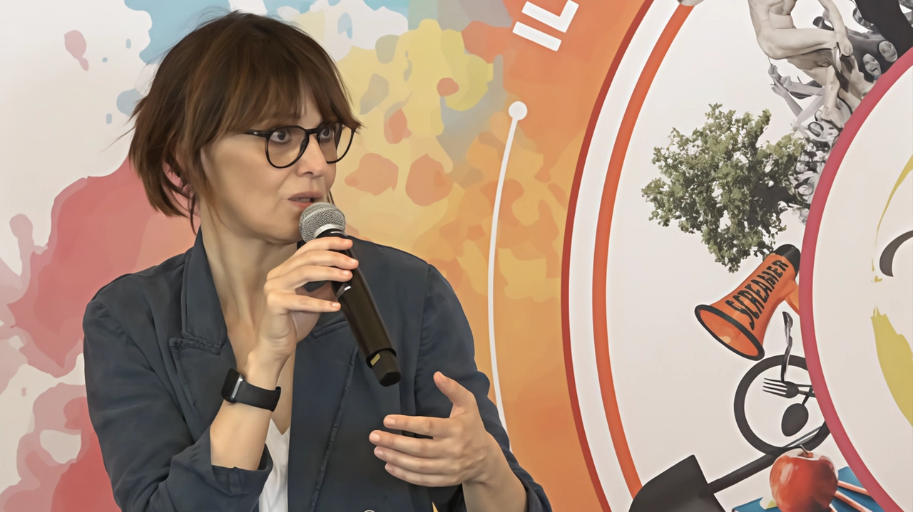 Paola Cortellesi durante il dibattito allo Youtopic Fest: per lei una standing ovation Paola Cortellesi durante il dibattito allo Youtopic Fest: per lei una standing ovation