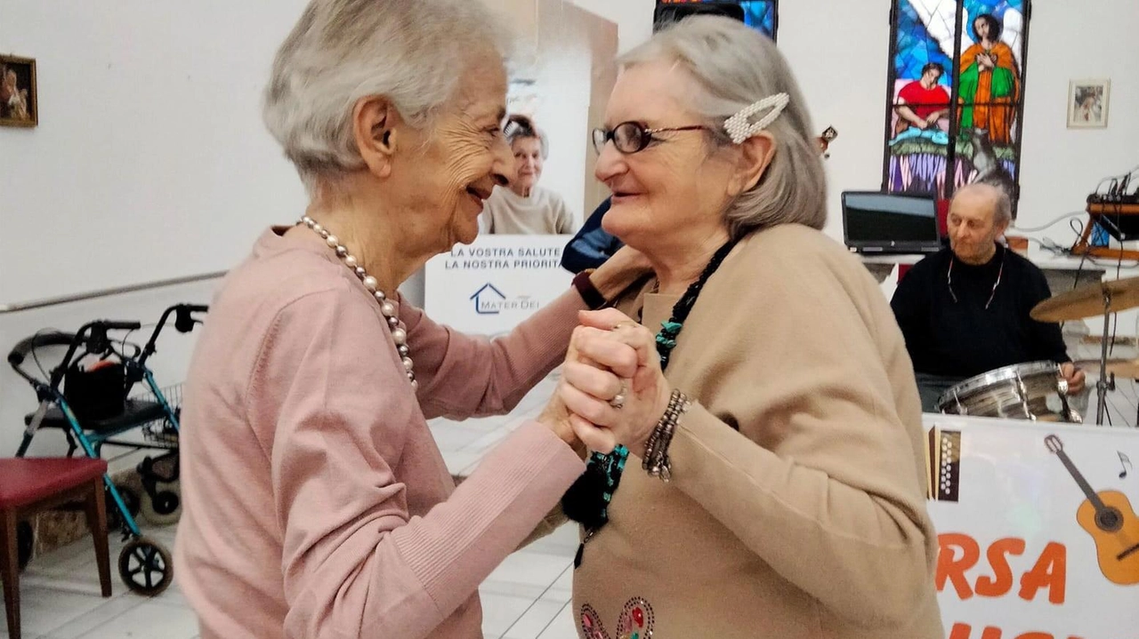 Per la popolazione anziana è fondamentale la socializzazione Per la popolazione anziana è fondamentale la socializzazione