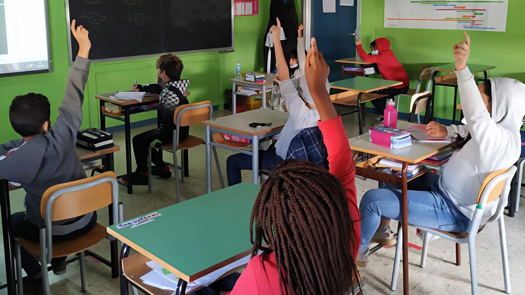https://www.lanazione.it/image-service/view/acePublic/alias/contentid/NWMzNzUyMGEtNDU1My00/0/la-statistica-per-i-bambini-dadi-e-monete-a-scuola.jpeg?f=16:9&w=1200&h=630