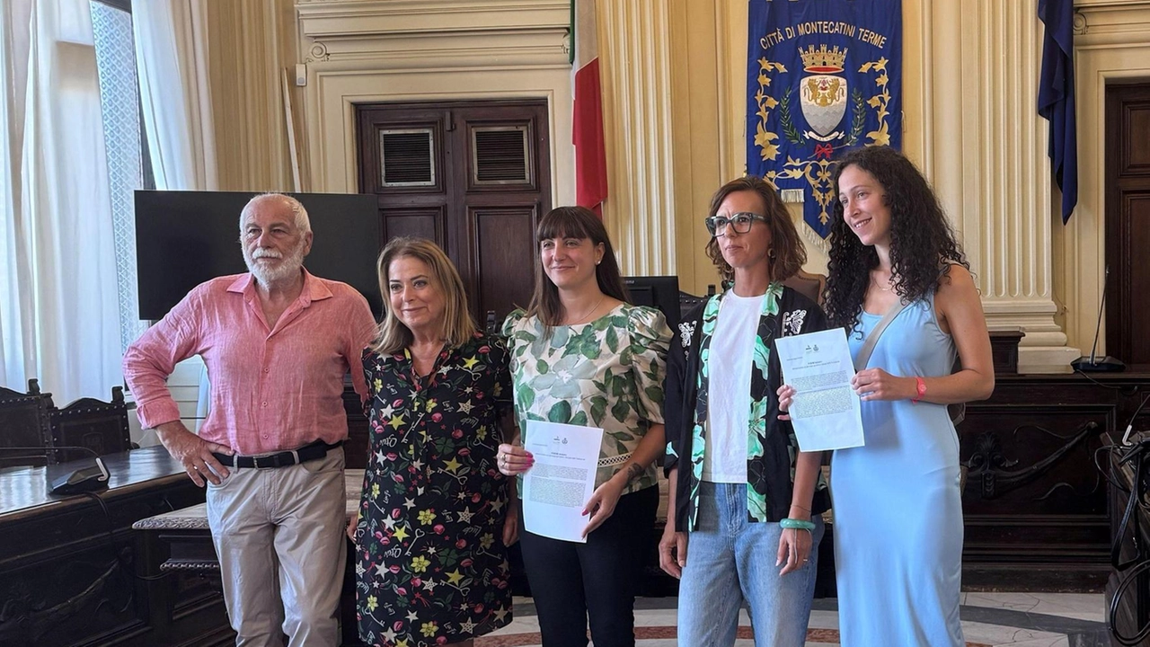 La presentazione del primo laboratorio ’L’arcobaleno’ è avvenuta nella sala consiliare del Comune La presentazione del primo laboratorio ’L’arcobaleno’ è avvenuta nella sala consiliare del Comune